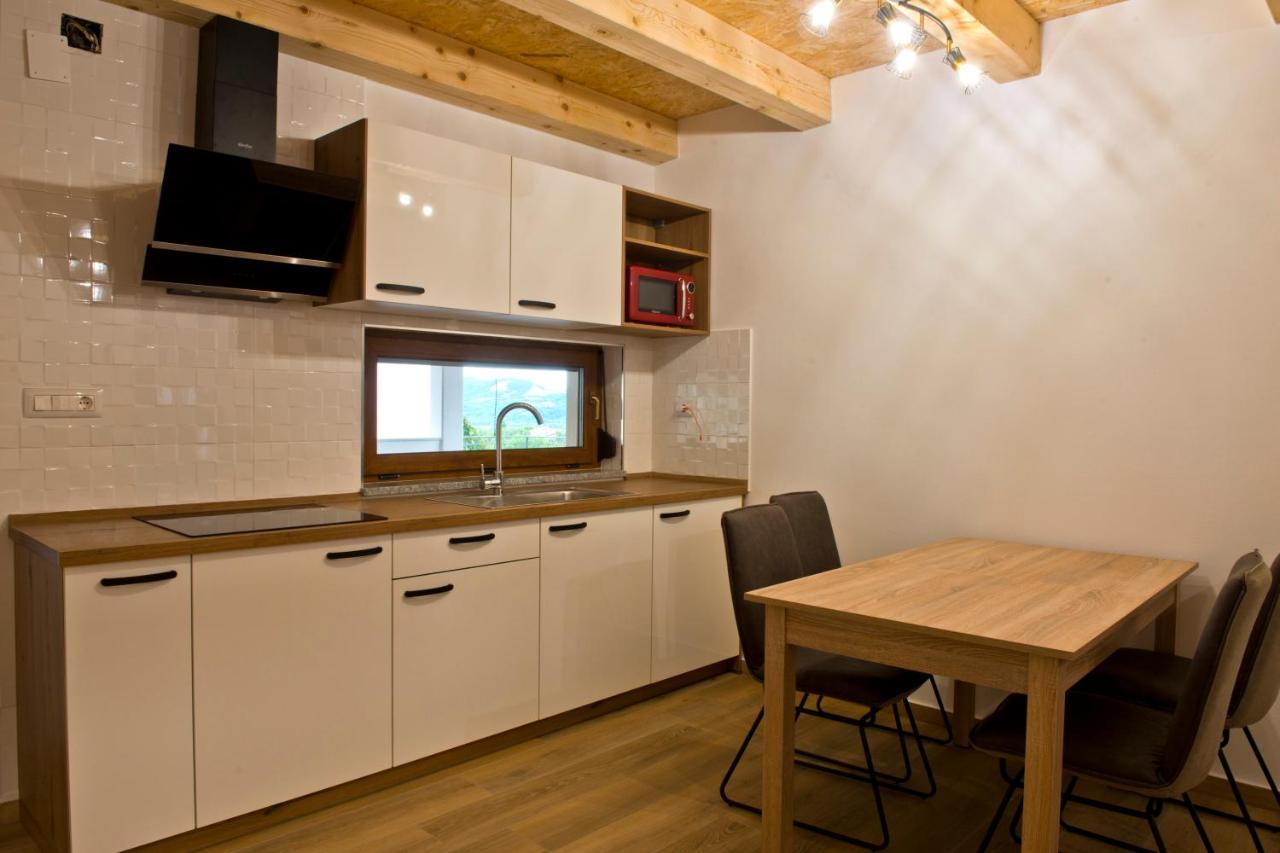 Apartmaji Tanto Malovse Crnice Exterior photo