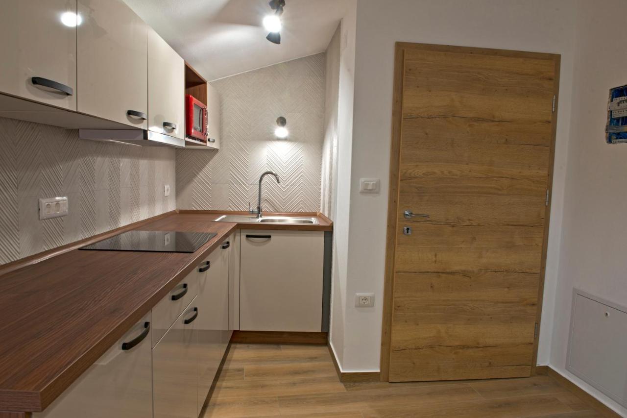 Apartmaji Tanto Malovse Crnice Exterior photo