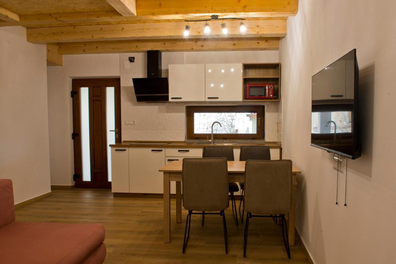 Apartmaji Tanto Malovse Crnice Exterior photo