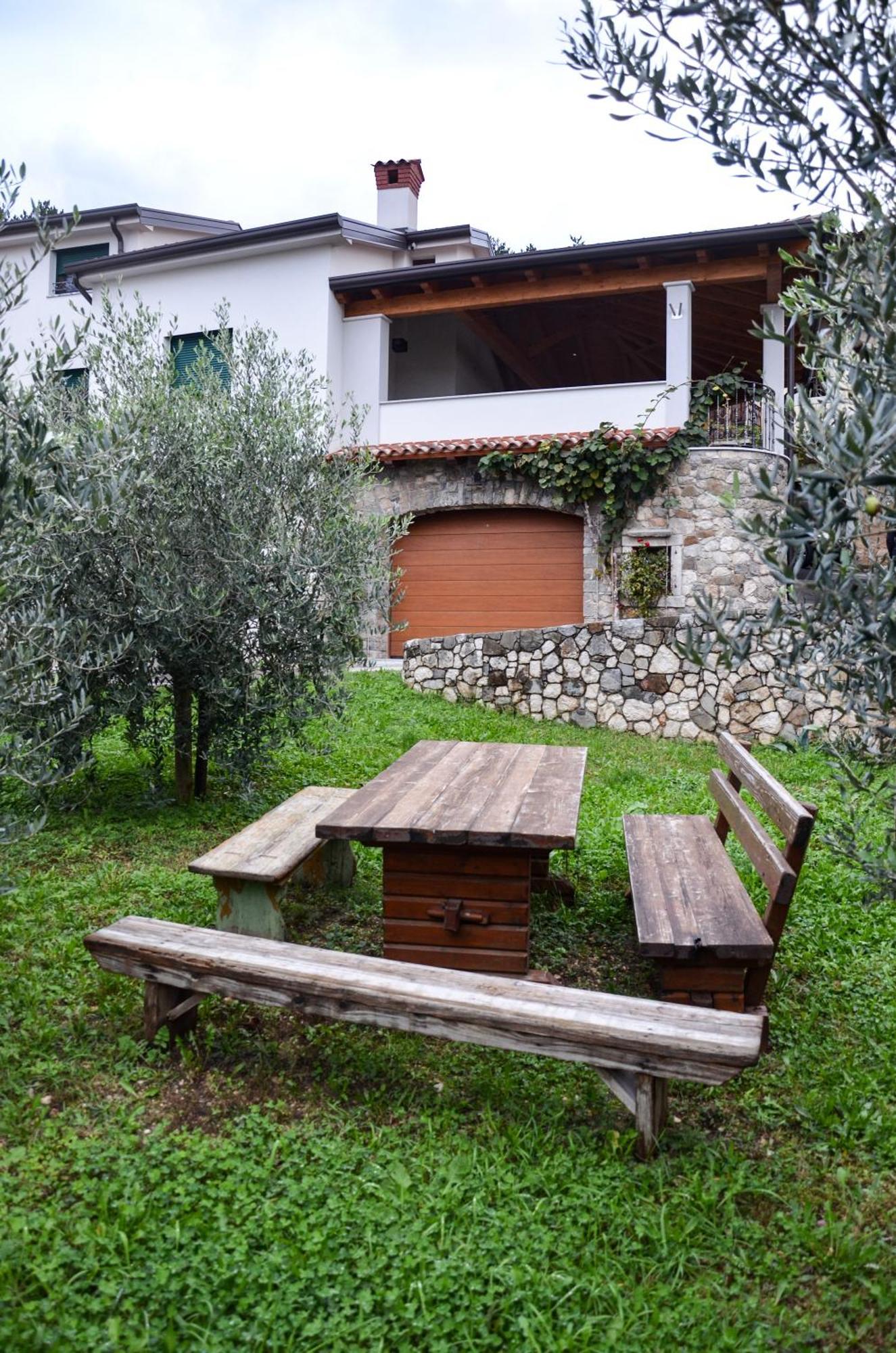 Apartmaji Tanto Malovse Crnice Exterior photo